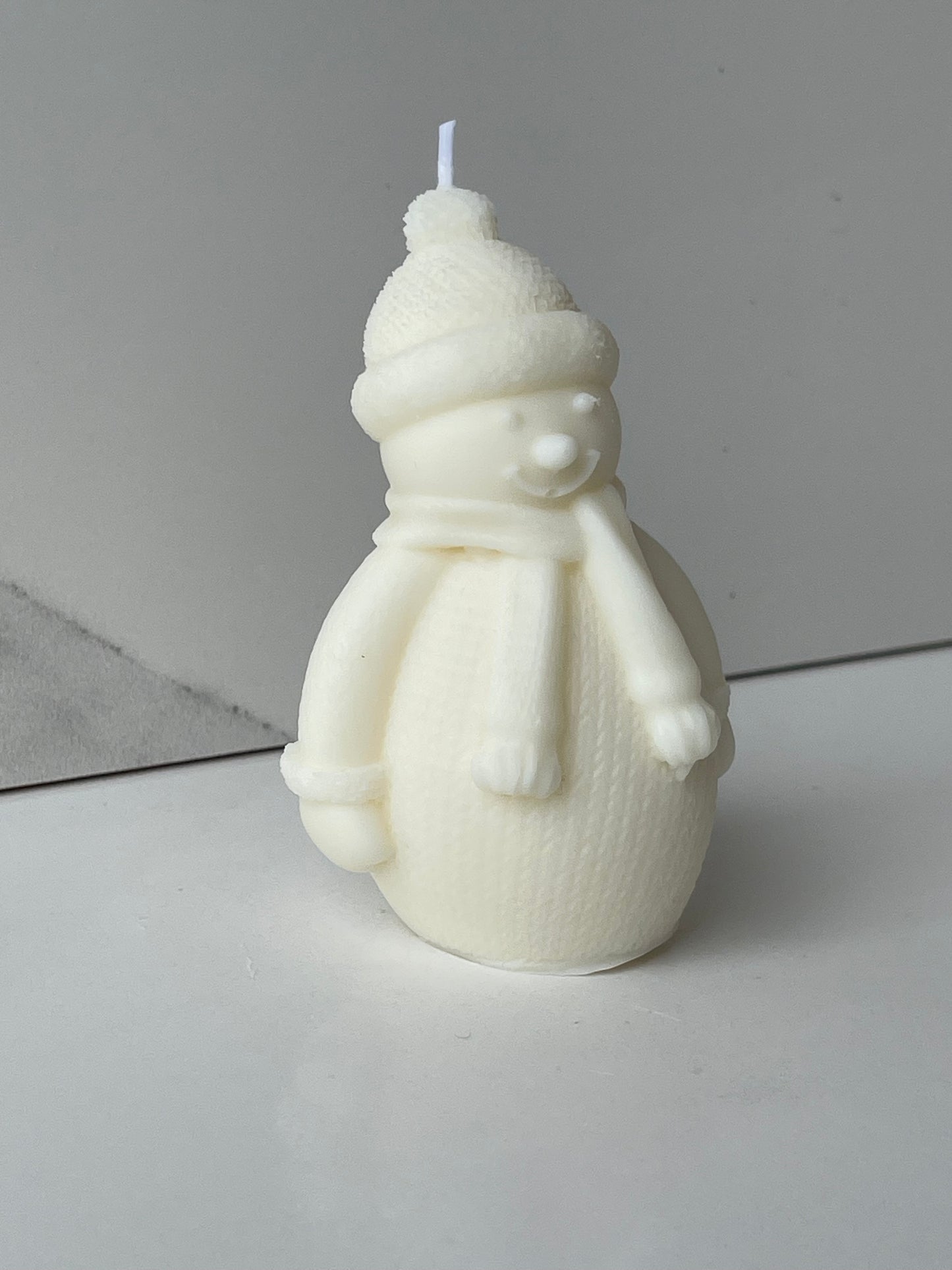 candela pupazzo di neve con sciarpa