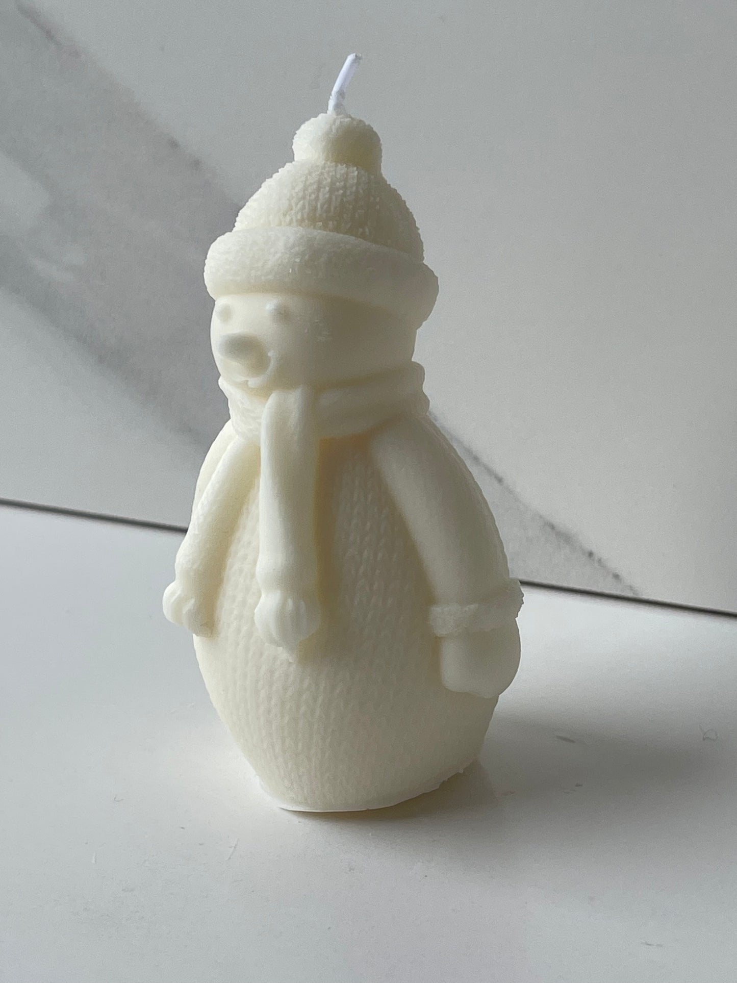 candela pupazzo di neve con sciarpa