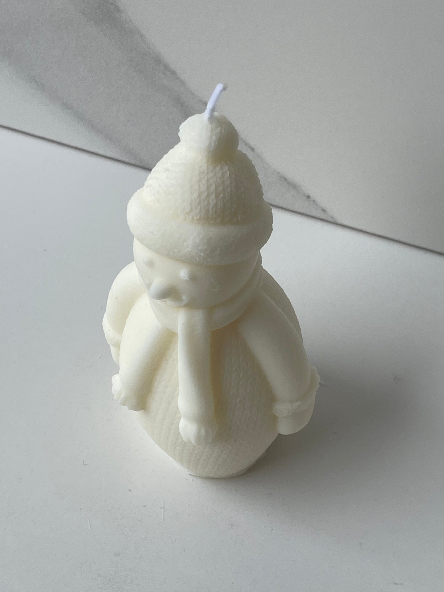 candela pupazzo di neve con sciarpa